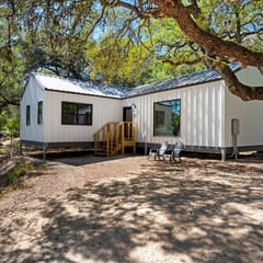 5-Star Cabin | 2 Kings | Guadalupe River | Sleeps 4-6 | Pool + River