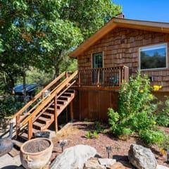 Riverfront Upstairs Apt | 2 Queens | Guadalupe Riverfront | Sleeps 4