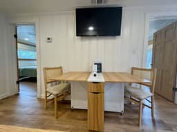 Riverfront Upstairs Apt | 2 Queens | Guadalupe Riverfront | Sleeps 4 - Image 3