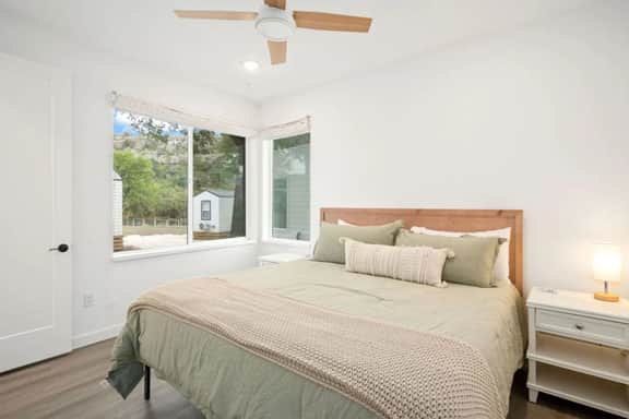 Close to Gruene | Sleeps 2-4 | Pool & Pickleball - Image 5