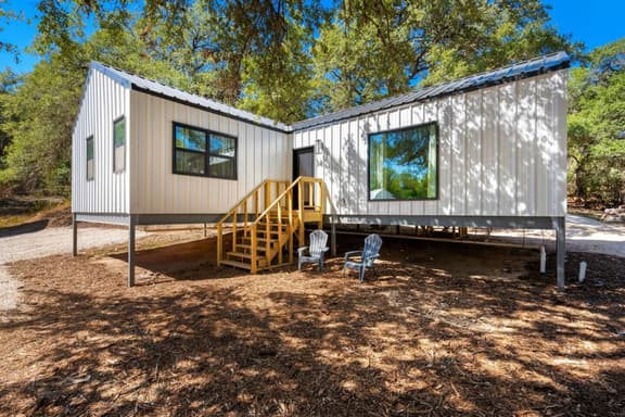 5-Star Hill Country Cottage | 2 Kings | Pool + River | Sleeps 6 - Image 1