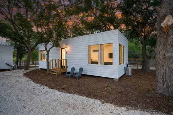 Queen Bunk Cottage | Sleeps 6 | Pool + River - Image 1